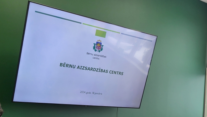 Preses konference ar 4 cilvēku dalību