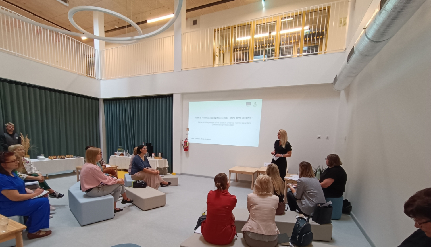 Domnīcas norise auditorijā