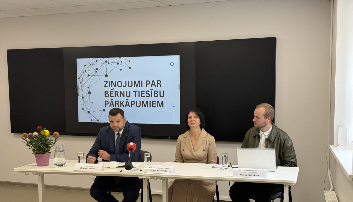 Preses konferences kopbilde